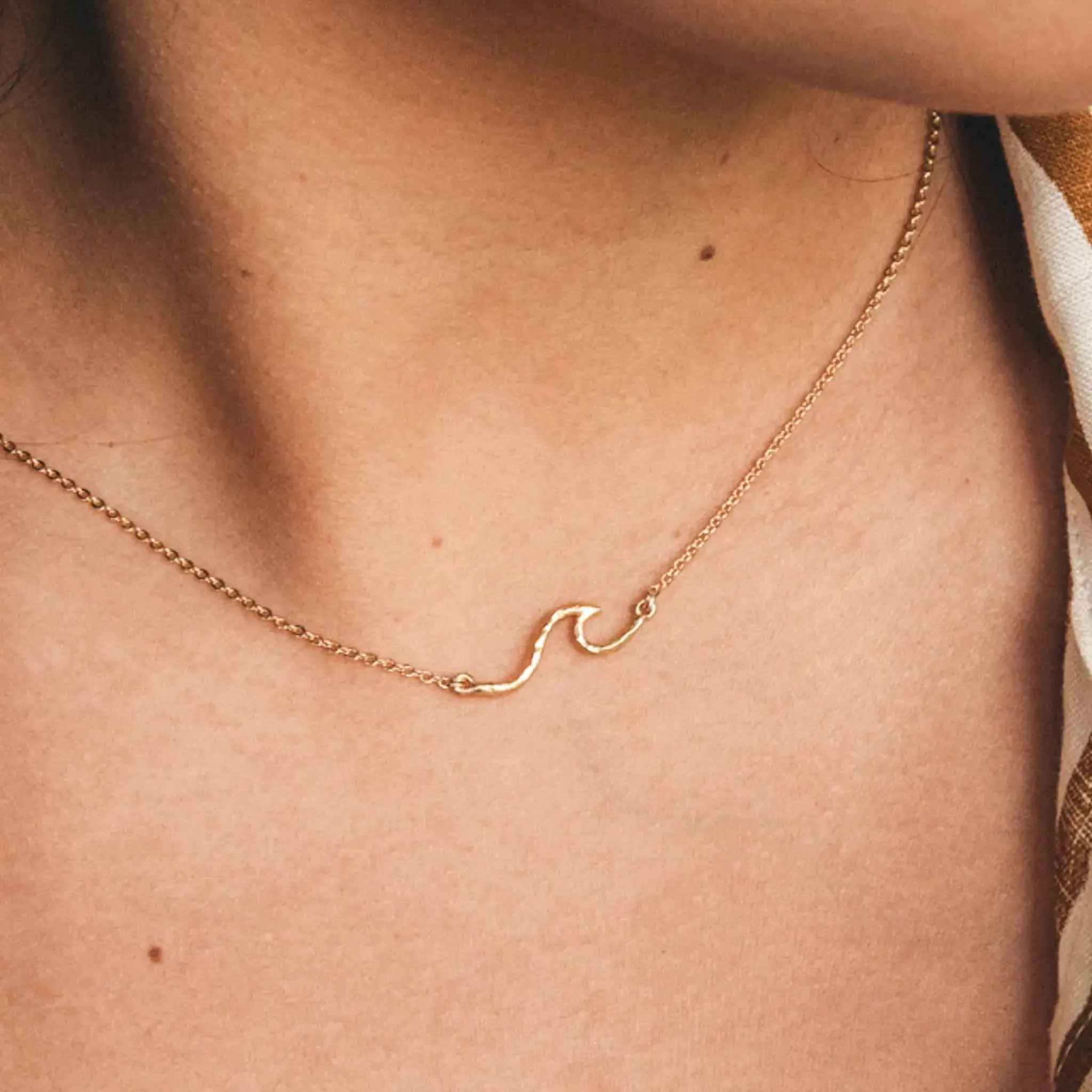 Asri Hammered Wave Necklace