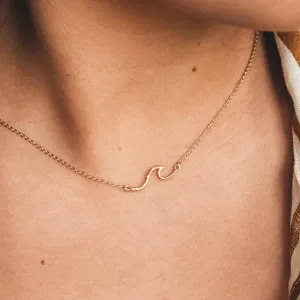 Asri Hammered Wave Necklace