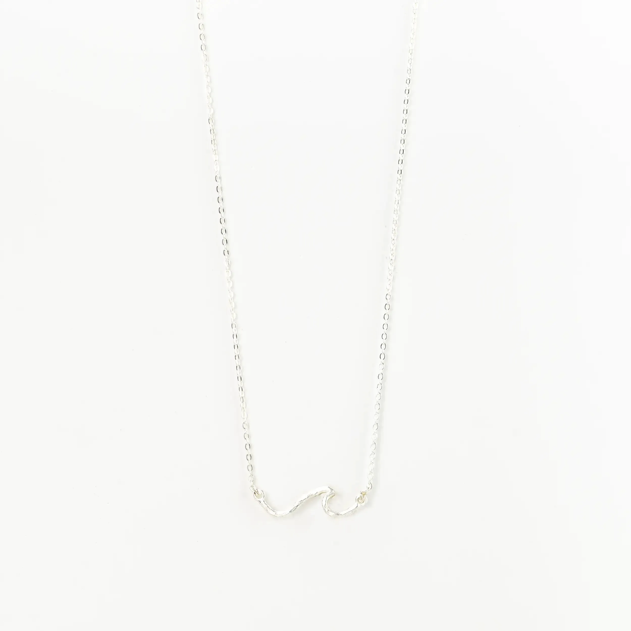 Asri Hammered Wave Necklace