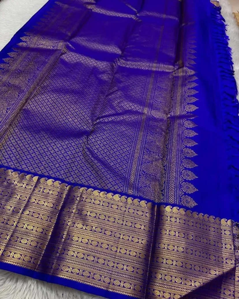 Enticing Royal Blue Soft Silk Saree With Tremendous Blouse Piece