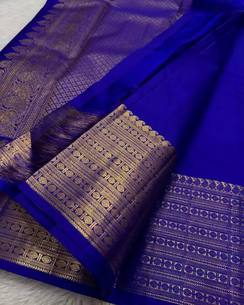 Enticing Royal Blue Soft Silk Saree With Tremendous Blouse Piece