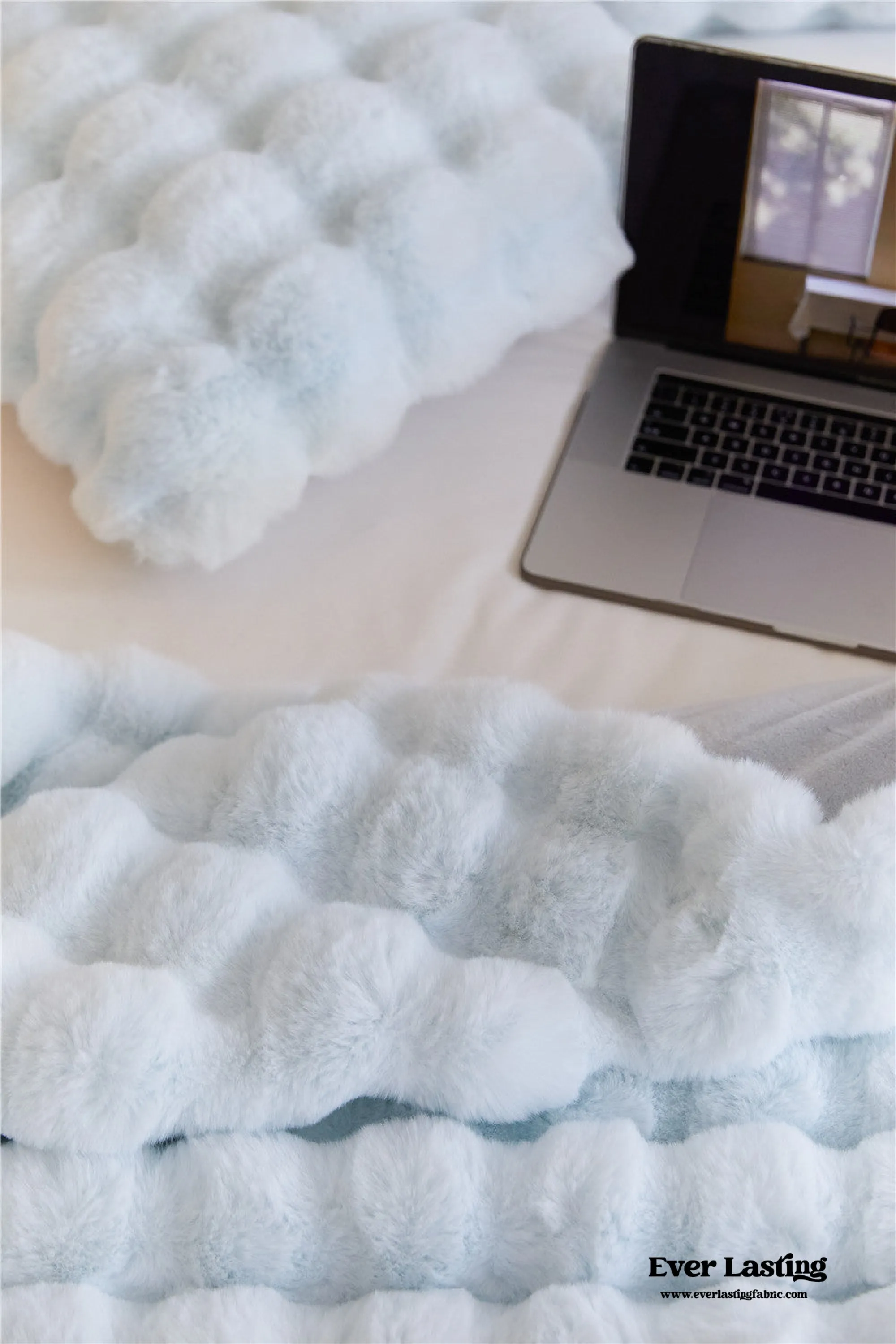 Fluffy Plush Throw Blanket / Gray
