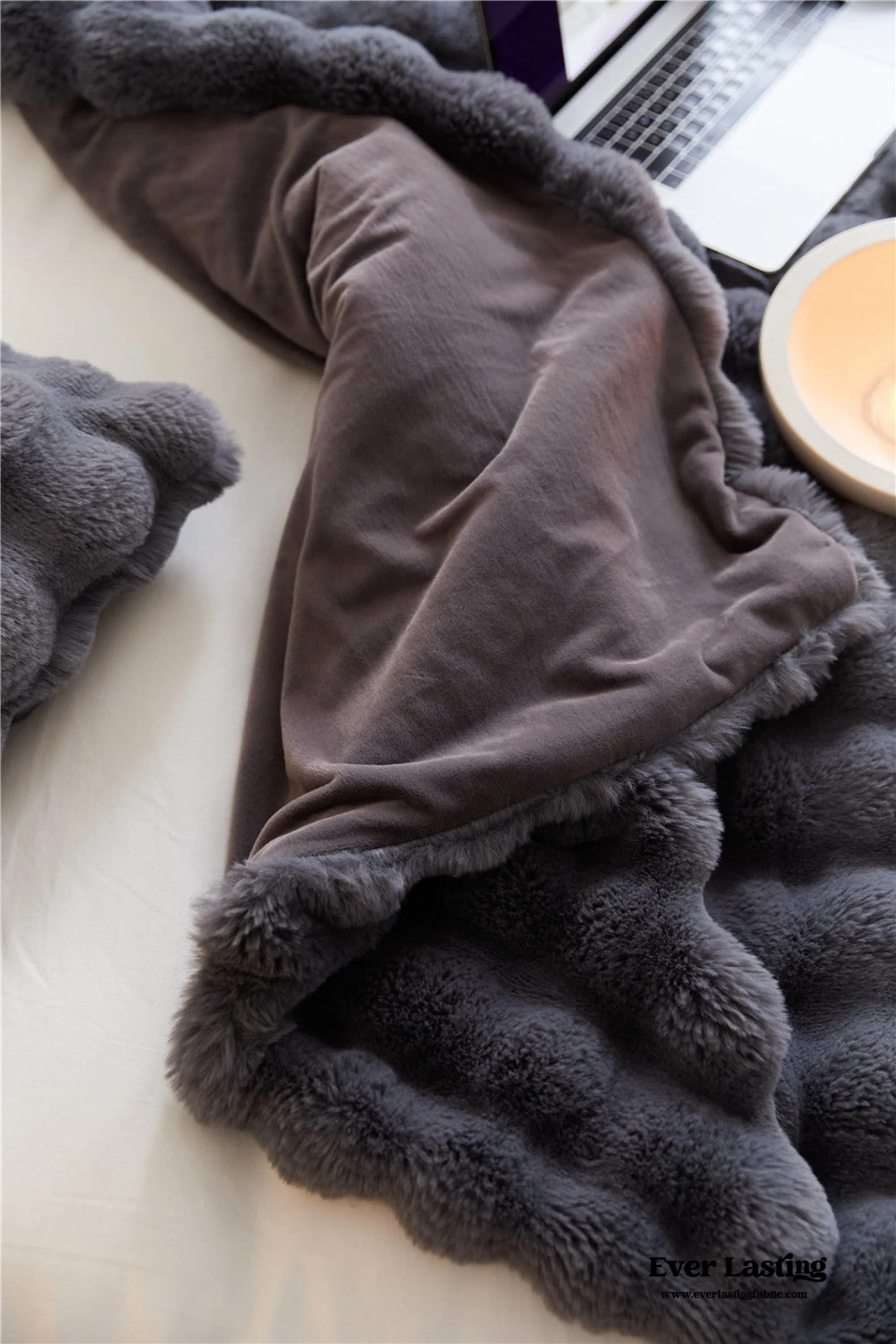 Fluffy Plush Throw Blanket / Gray