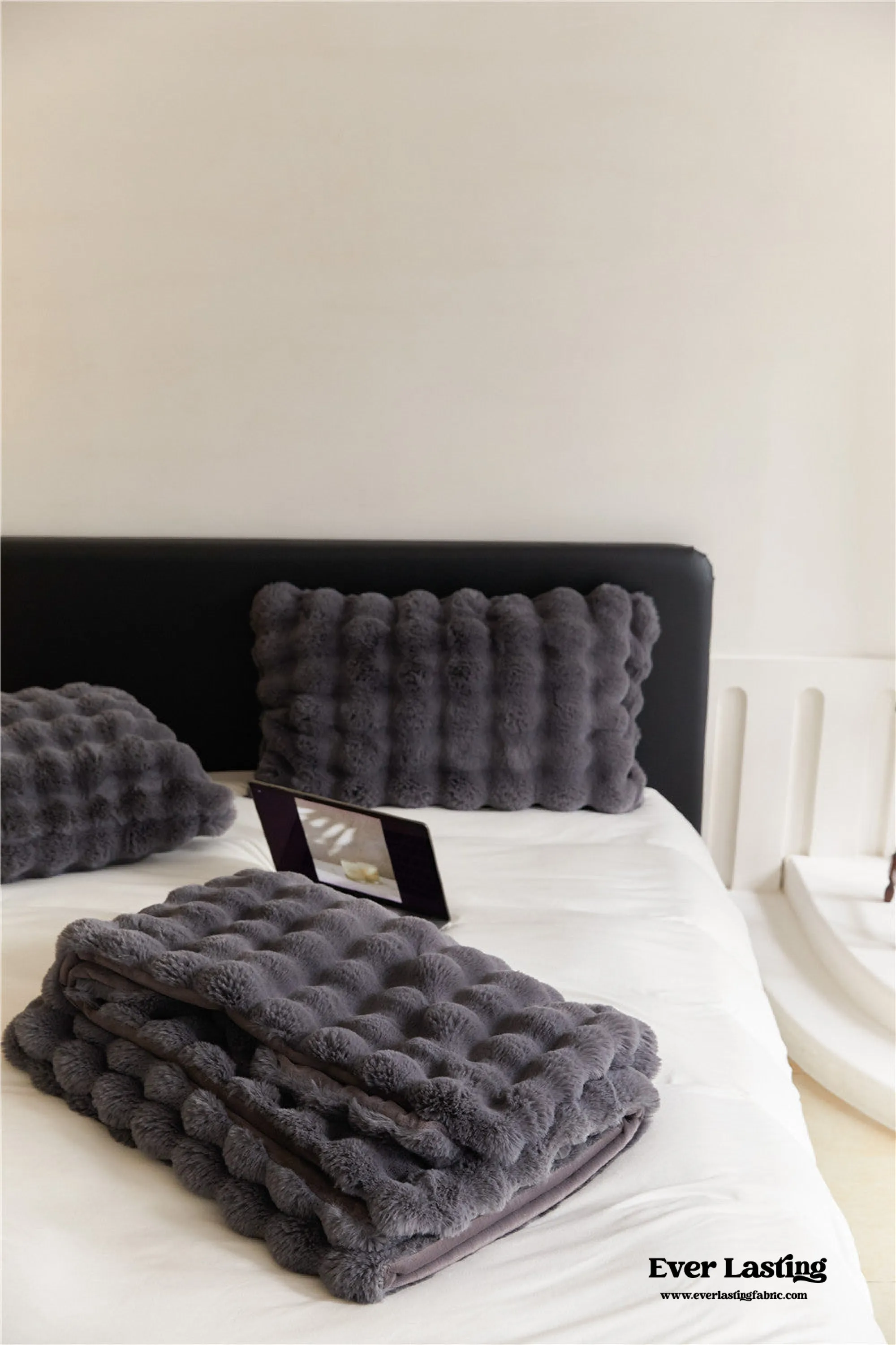 Fluffy Plush Throw Blanket / Gray