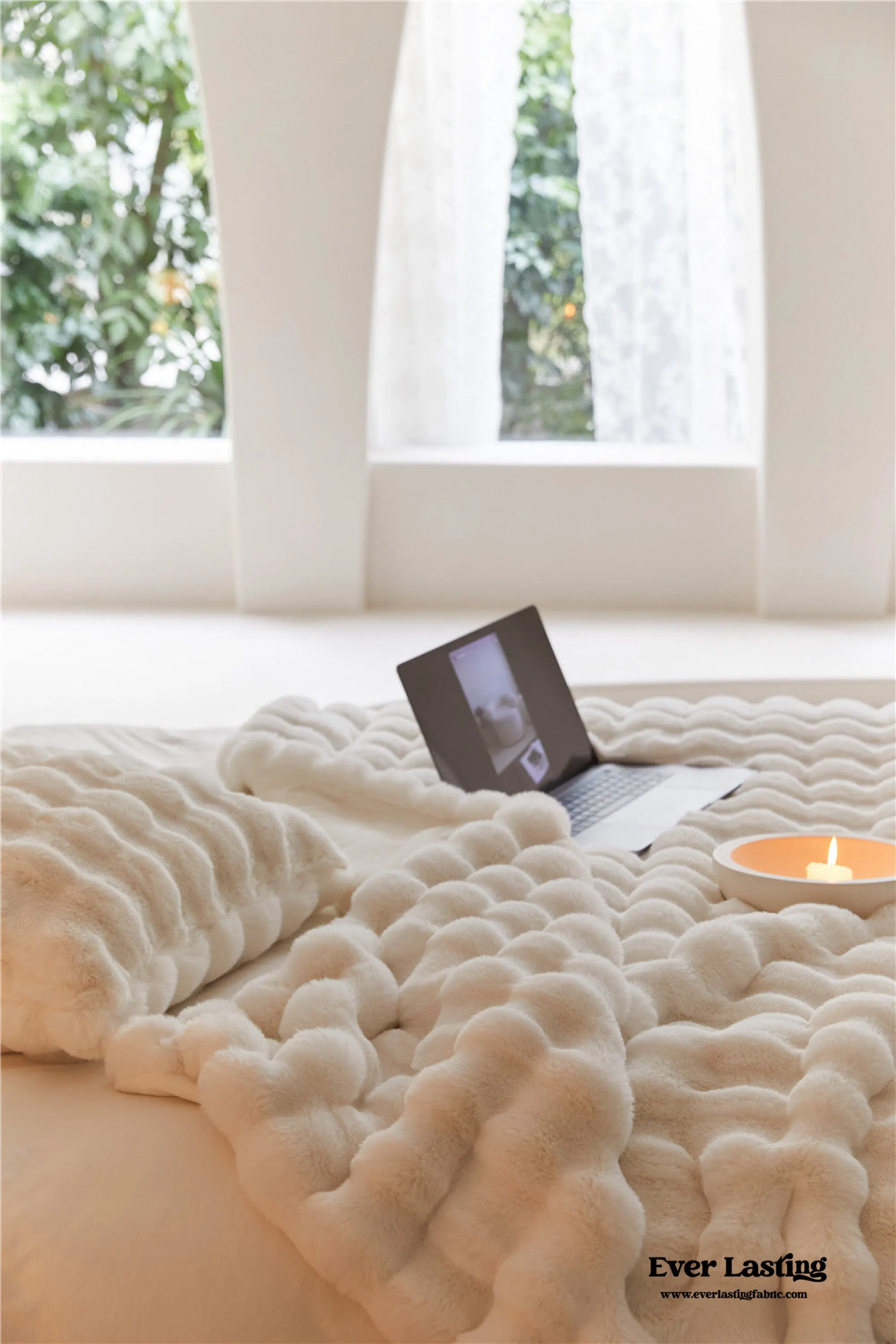 Fluffy Plush Throw Blanket / Gray