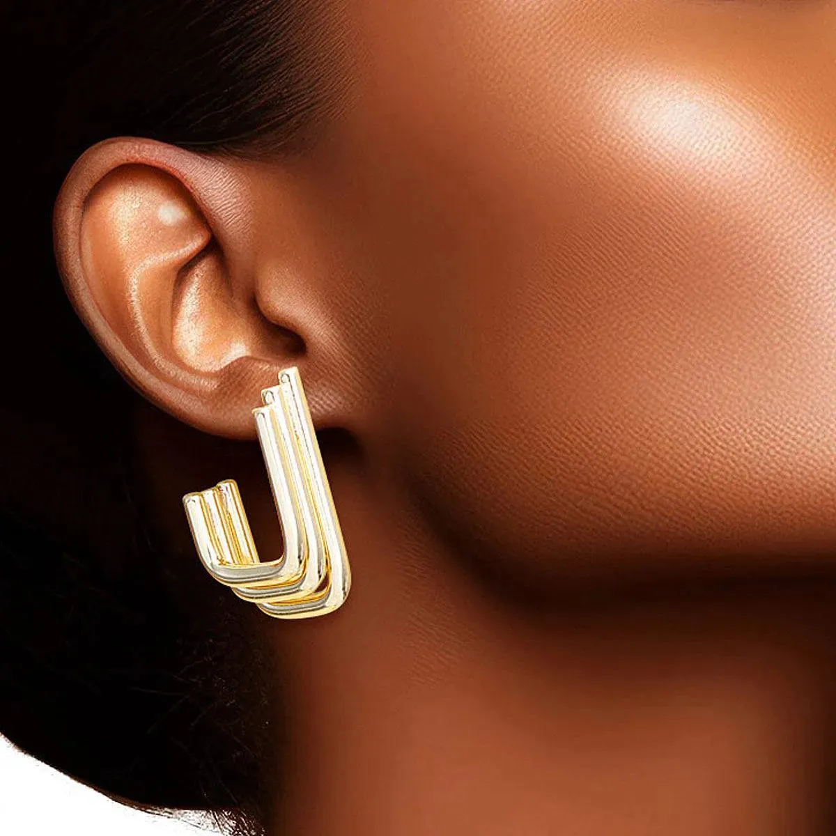 Minimalist Fashion Jewelry: Gold-finished Small Stack Curve Design Earrings